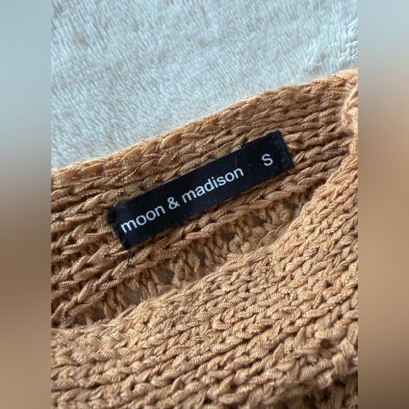 Moon & Madison Camel Knit Cardigan Size Small - Picture 3 of 6